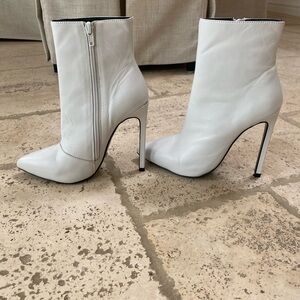 Tony Bianco White Heeled Boots Sleek Design